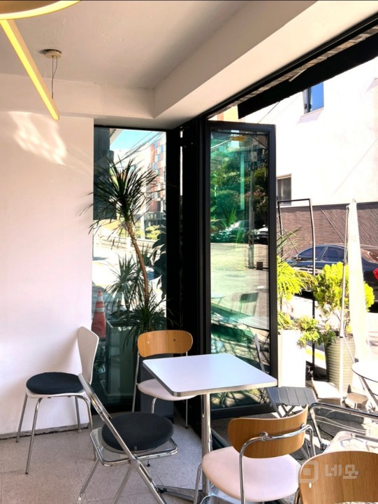 테라스가 멋진 신축 느낌 그대로 매물의 3번째 사진