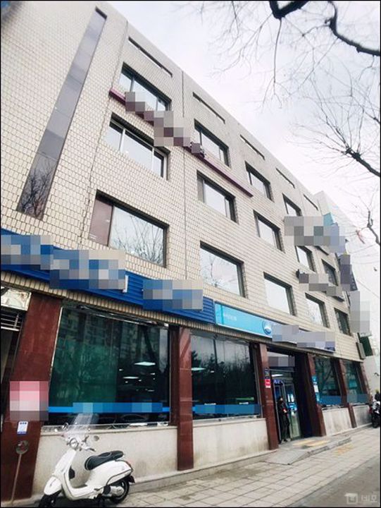 ●압구정역 도보 2분 이내 위치! 대로변 위치! 내부 정말 넓습니다.● 매물의 1번째 사진
