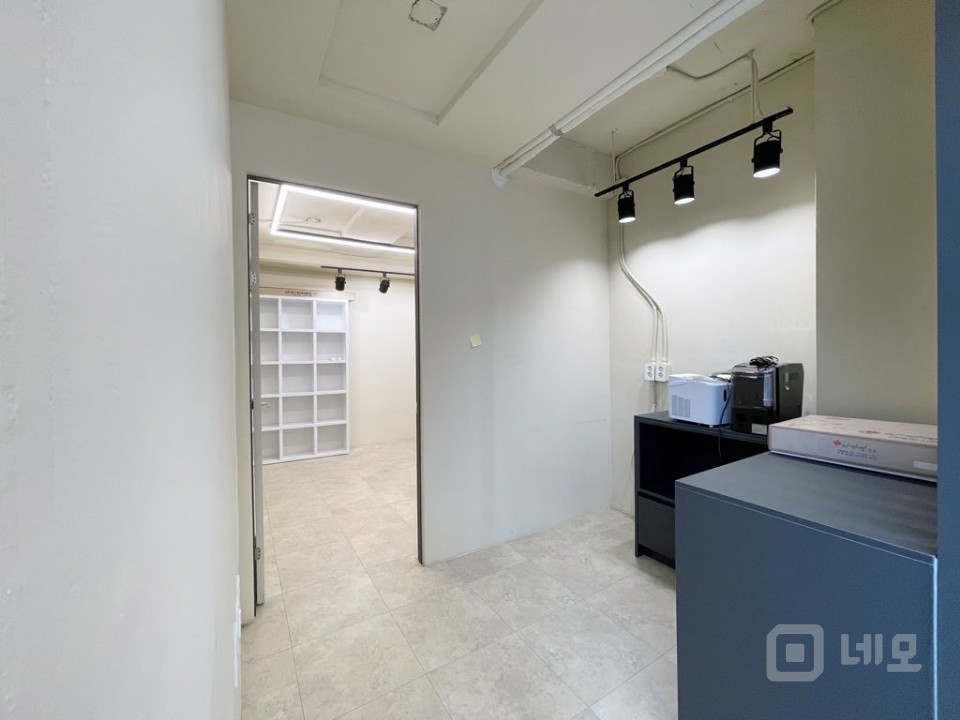 언주역 인근 초역세권 룸3개 및 발코니있는 사무실  매물의 6번째 사진