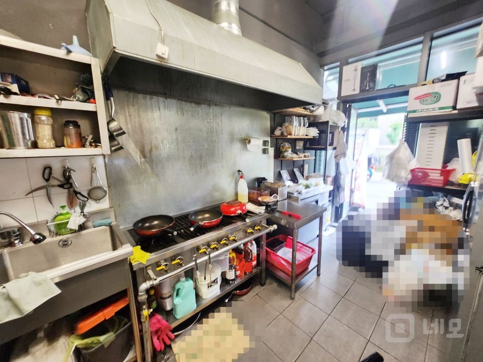 음식점 풀 인테리어, 오피스텔 단지내 상가 주거 사무실 인구 혼재 상권 매물의 13번째 사진