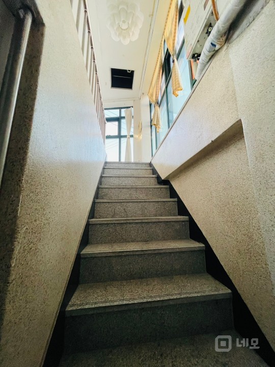 RICH 무권리 .망원역10분 .대로변코너 .노출좋음 .채광굿 .3층 매물의 5번째 사진
