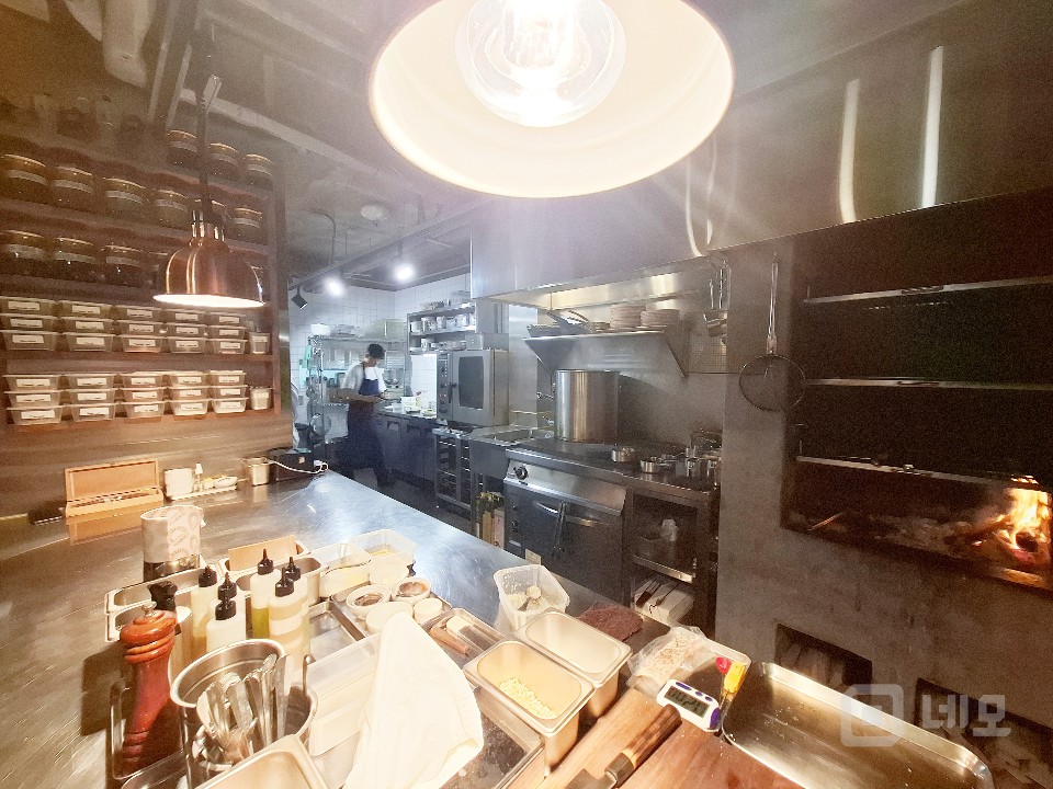 🍷 올리모델링 단독 와인바 매물! 🏛️ 매물의 1번째 사진