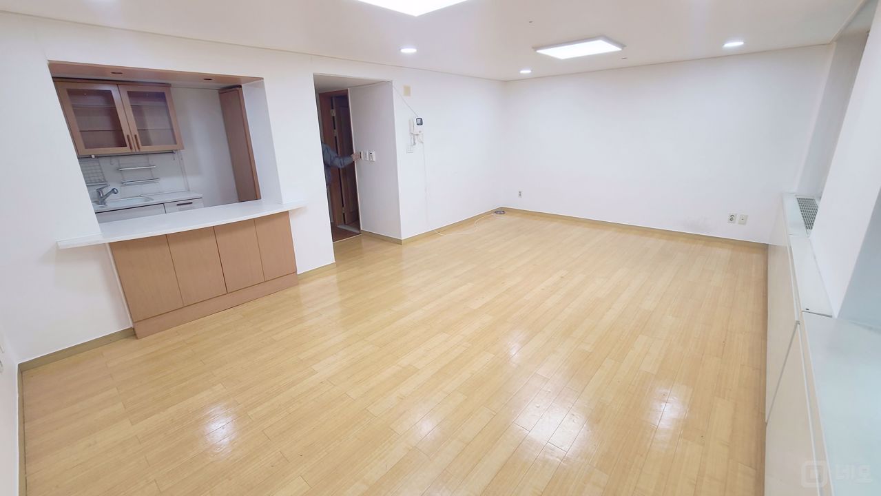 대로변 가까운 10평 인기 사무실 매물의 4번째 사진