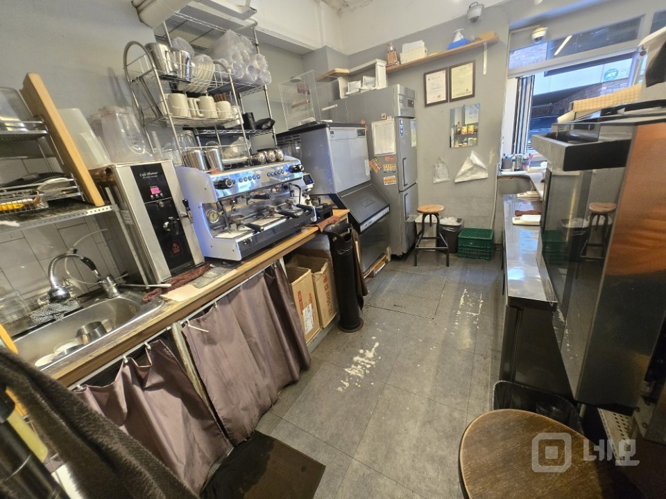 합정역 대로변 /상업지,오피스,홍대 상권 으로 유동인구 많음 매물의 6번째 사진