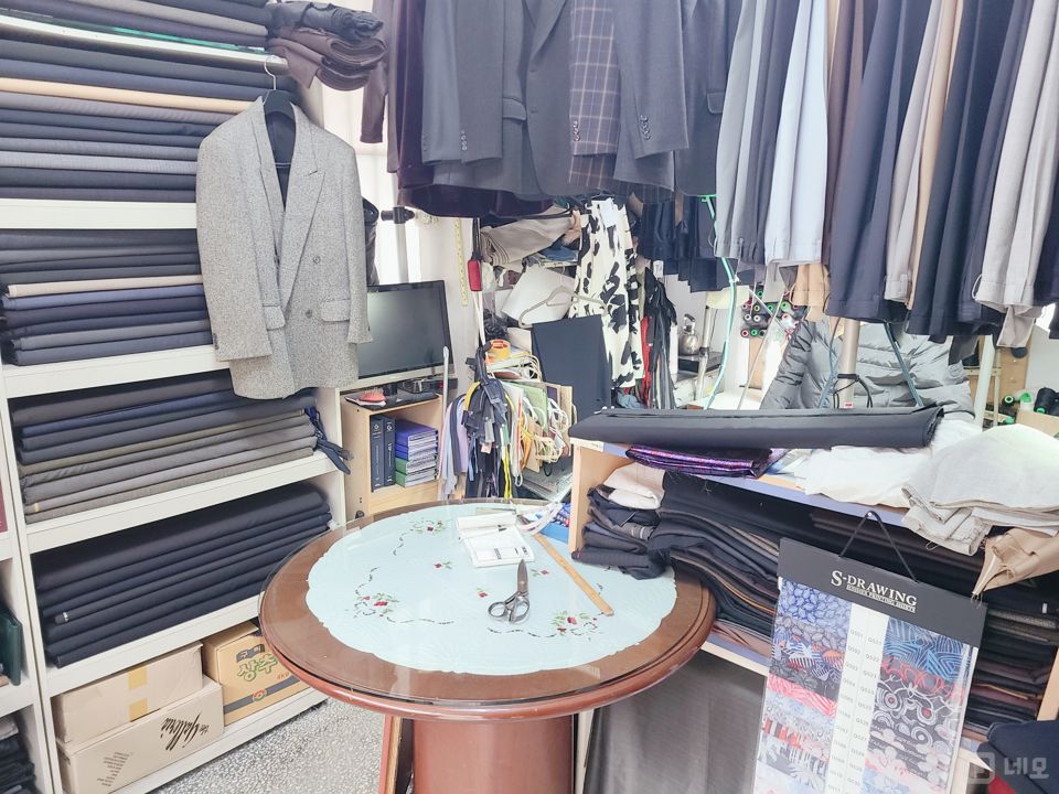 개봉동 복합상권에 위치한 의류판매점 매물의 2번째 사진