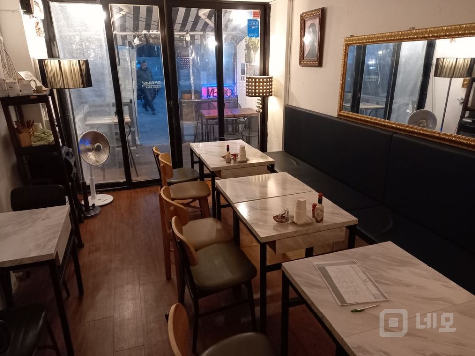 경리단 버스정류장 앞 제일 좋은 위치 매물의 2번째 사진