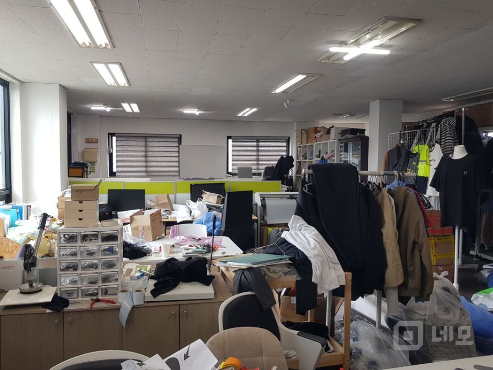 평수대비월세저렴엘베유층고높고내부화장실쇼핑몰사무실및법인사무실완전강추 매물의 5번째 사진