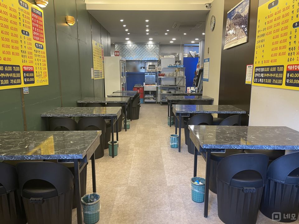 창천동 대로변, 유동인구 많은 거리 횟집 매물의 1번째 사진