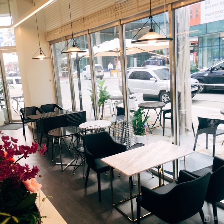 마곡동 발산역 역세권, 고급스러운 인테리어, 개방감 좋은 카페 매물의 1번째 사진