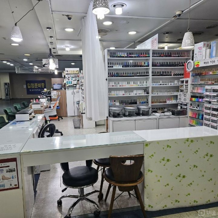 대조동 백화점 상가에 위치한 네일샵 매물의 2번째 사진