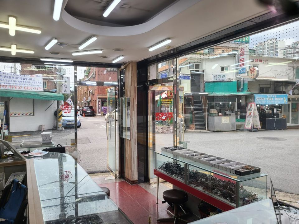 하월곡동 주거지역, 다양하게 이용 가능한 안경원 매물의 2번째 사진