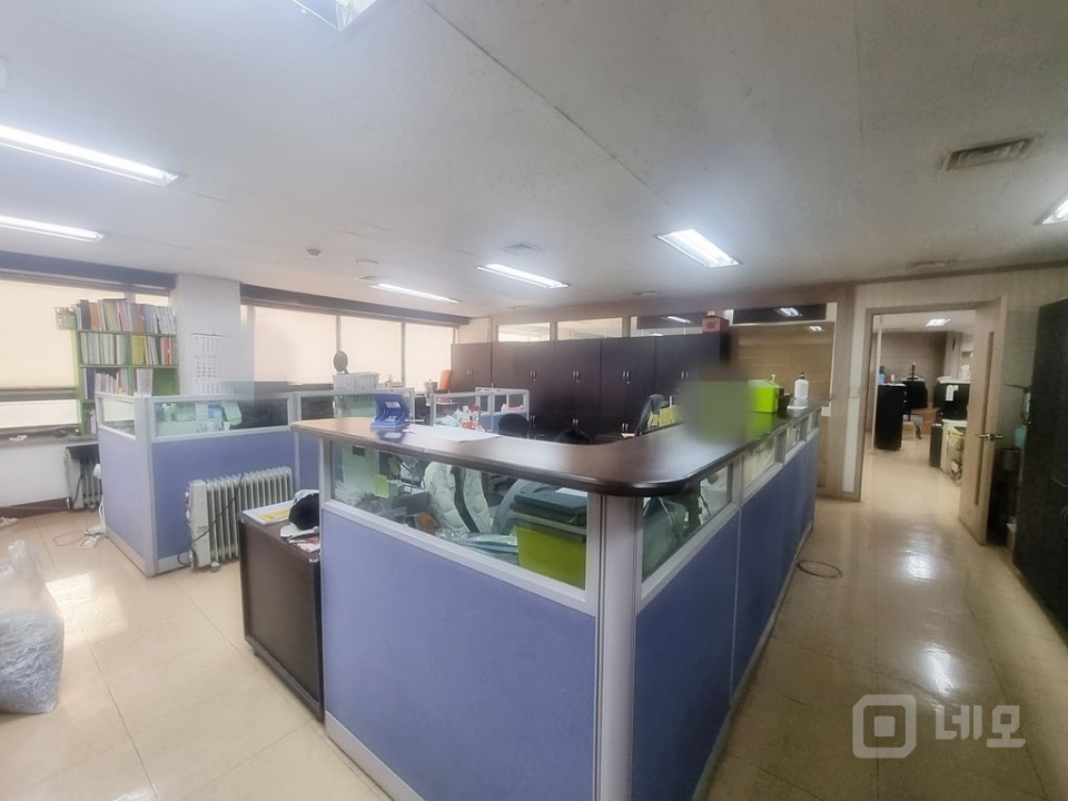  홍대 성산동사거리 대로변 가시성.가성비 아주좋은 독립단층 대형사무실!! 매물의 13번째 사진