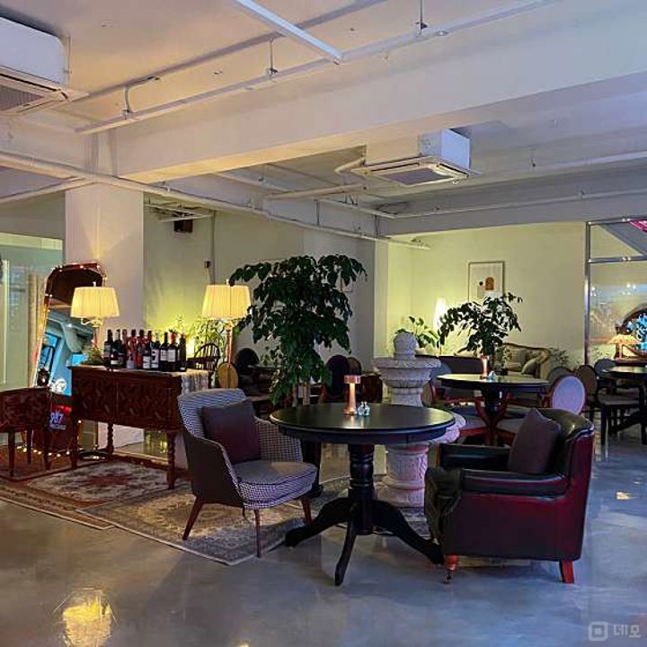 관철동 시설 상태 훌륭한 라운지 펍 매물의 3번째 사진