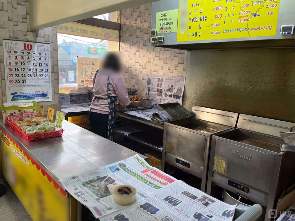 부발읍 무촌리, 주택가상권 위치, 인테리어 완비된 1층 치킨점 매물의 3번째 사진