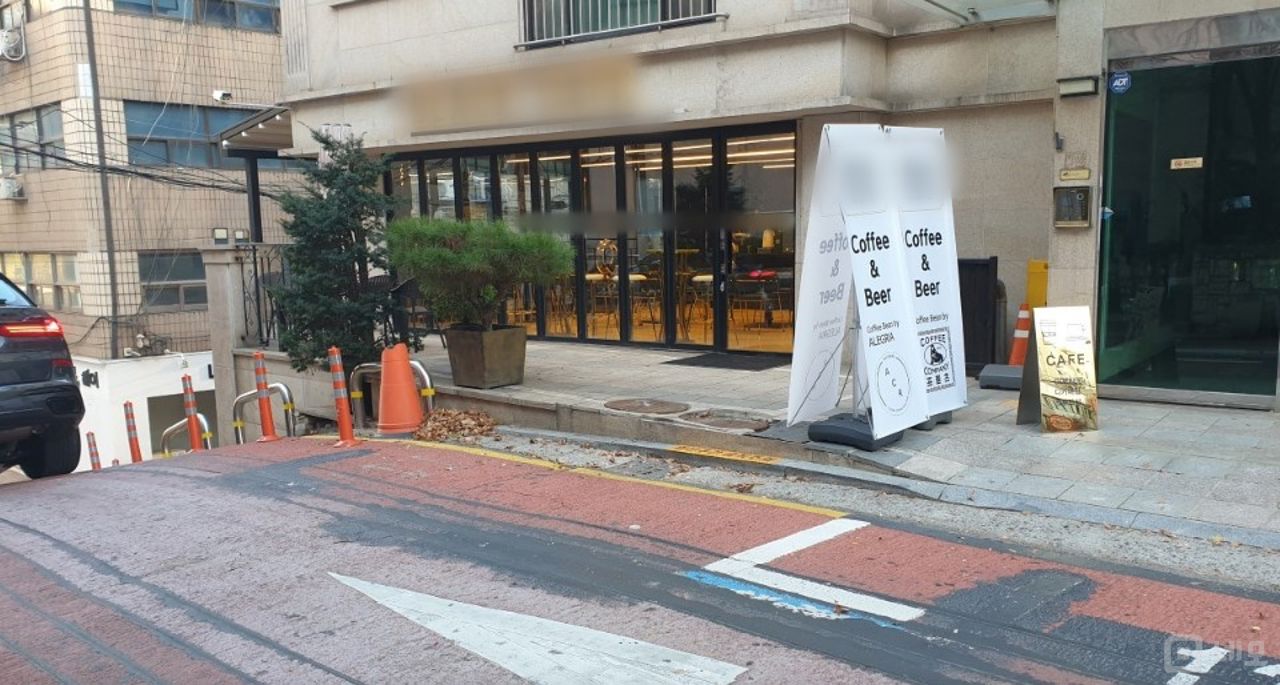 논현동 초역세권 ,유동 인구 많은 1층 디저트카페 매물의 7번째 사진