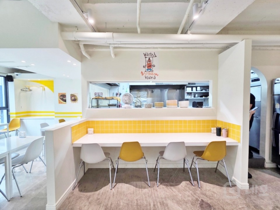 GATE 망원동 망리단길 메인 중심 신축급 건물 2.5층 상가 매물의 5번째 사진