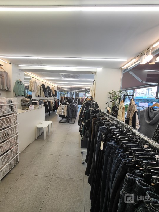 초역세권 버스정류장 바로앞 1층 상가 건물 매물의 3번째 사진