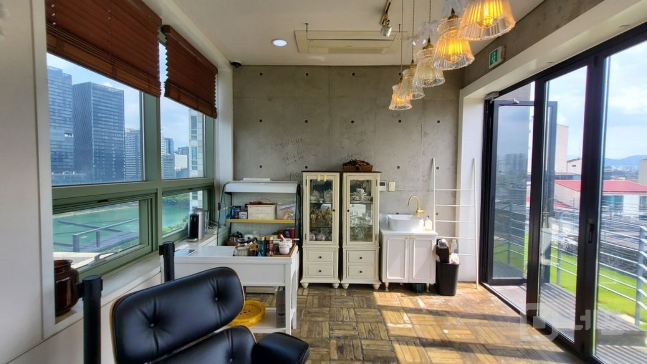 석촌호수길 롯데타워 뷰 8층+루프탑 상가사무실 매물의 19번째 사진