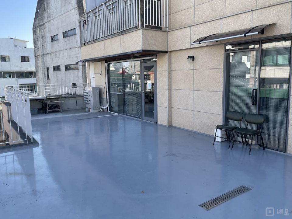 시설집기포함, 최상급 인테리어 완비된 서교동 루프탑바 매물의 9번째 사진