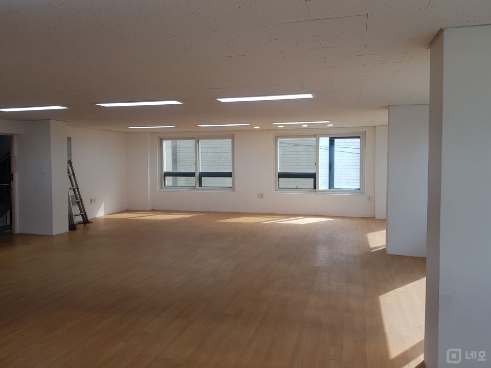 평수대비월세파격저렴햇빛잘들어옴주차가능법인사무실및개인사무실로쓰세요 매물의 3번째 사진