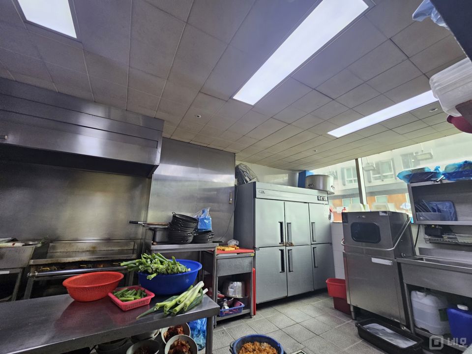 유동인구 많은 마곡동 발산역 먹자골목 내 2층 음식점 매물의 6번째 사진