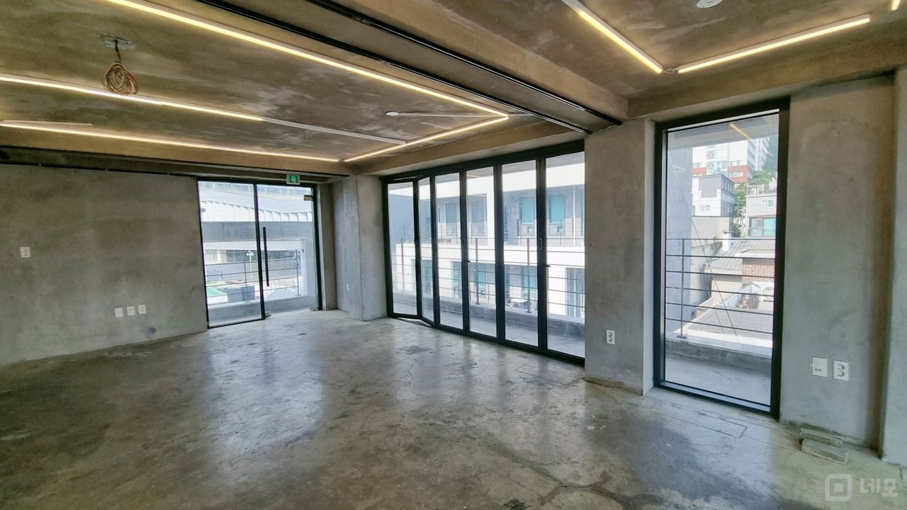 채광 우수한 남서향 5층 사무실 매물의 7번째 사진