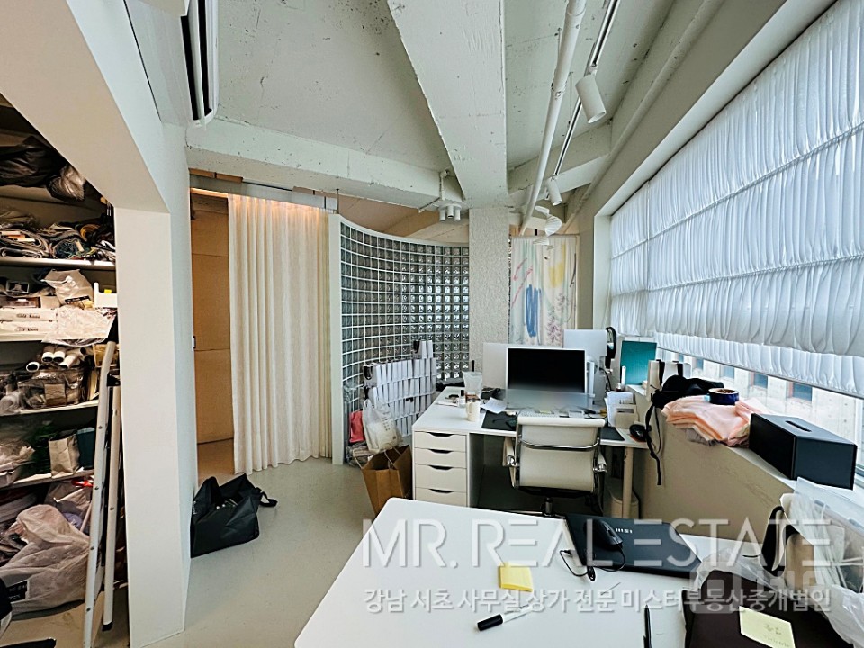 실사진 가로수길인근 코너건물 엘베 A급인테리어 자주식주차 매물의 7번째 사진