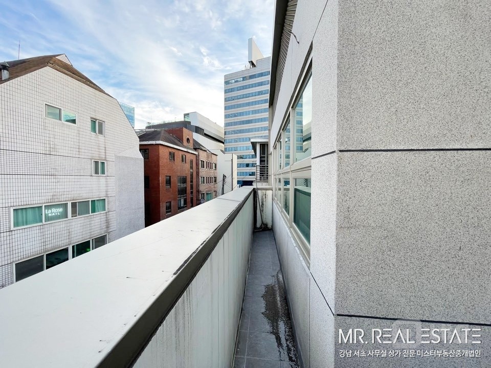 사진有.신사역 8번출구 인근.테라스有.접근성甲 매물의 12번째 사진