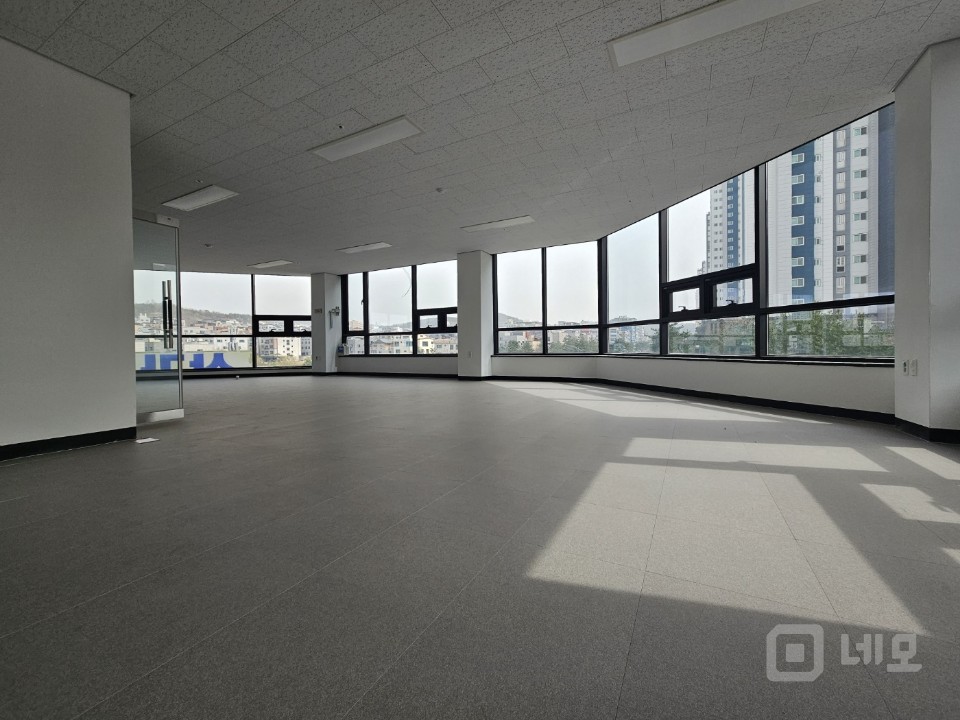 각 층83평 총 4개층까지 사용가능한 신축건물입니다. 병의원 학원추천 매물의 3번째 사진