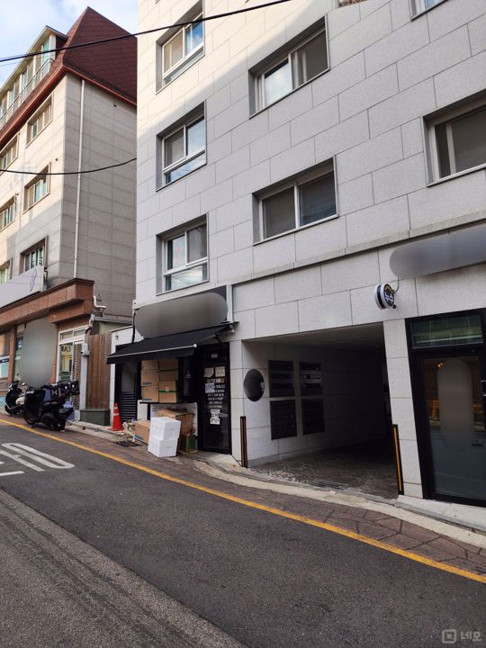 관리가 우수한 신축 건물, 창천동 점포 매물의 5번째 사진