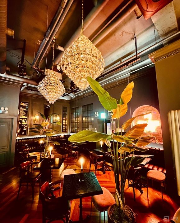 유동인구 많은, 동교동 홍대입구역 부근 술집 매물의 1번째 사진