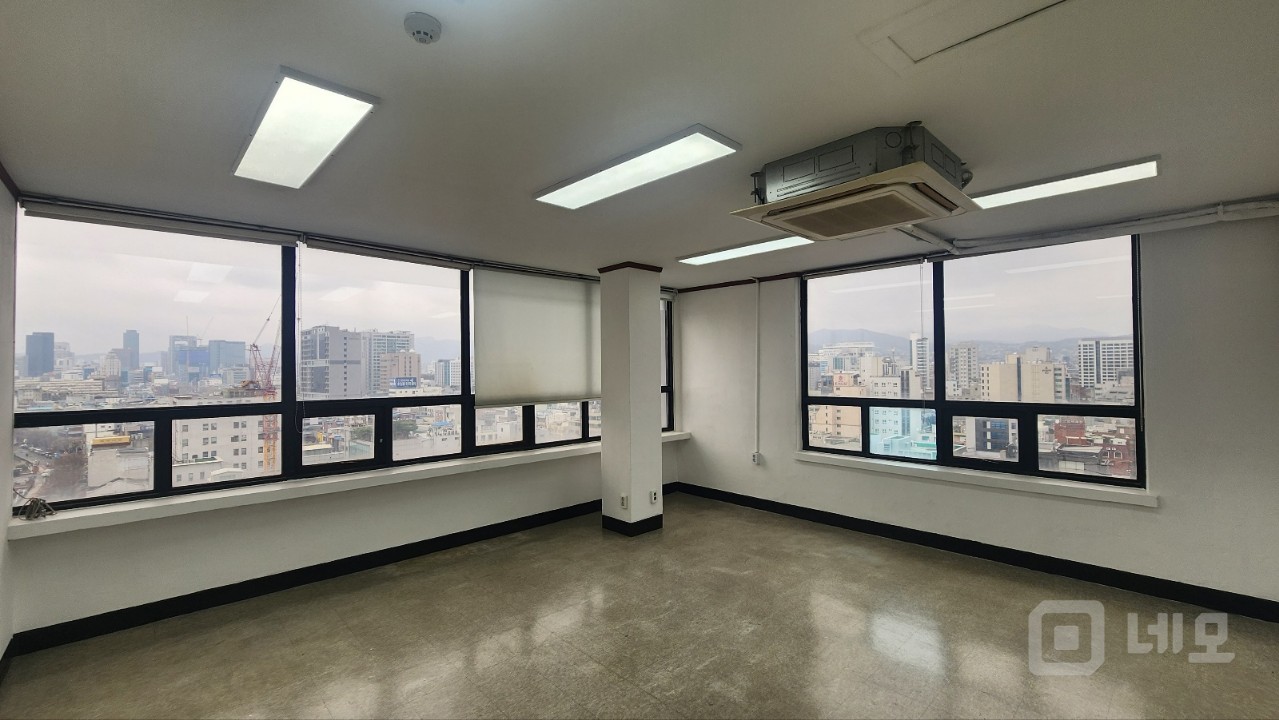 동대문종합시장 인근 청계천 바로 앞 엘베있는 저렴한 사무실 매물의 2번째 사진