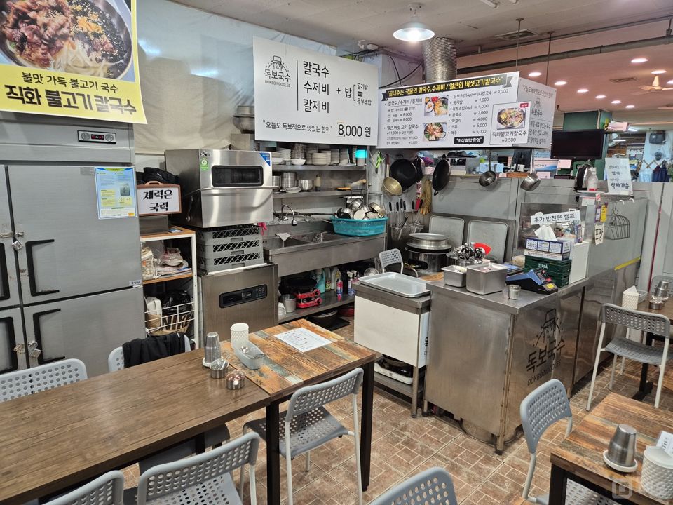 신천동 단지내 상가에 위치한 음식점 매물의 4번째 사진
