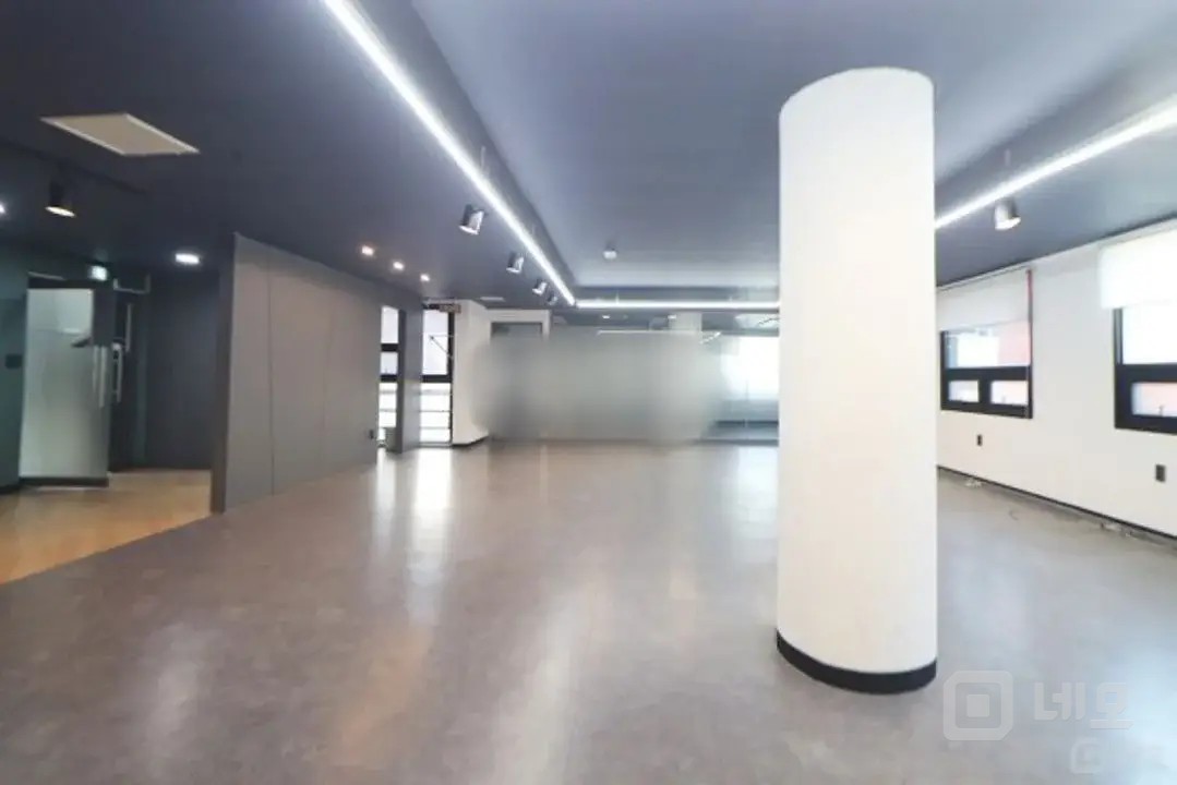 논현역2분.역세권.고급인테리어.룸3탕비홀구조.접근성최상.활용도최상. 매물의 1번째 사진