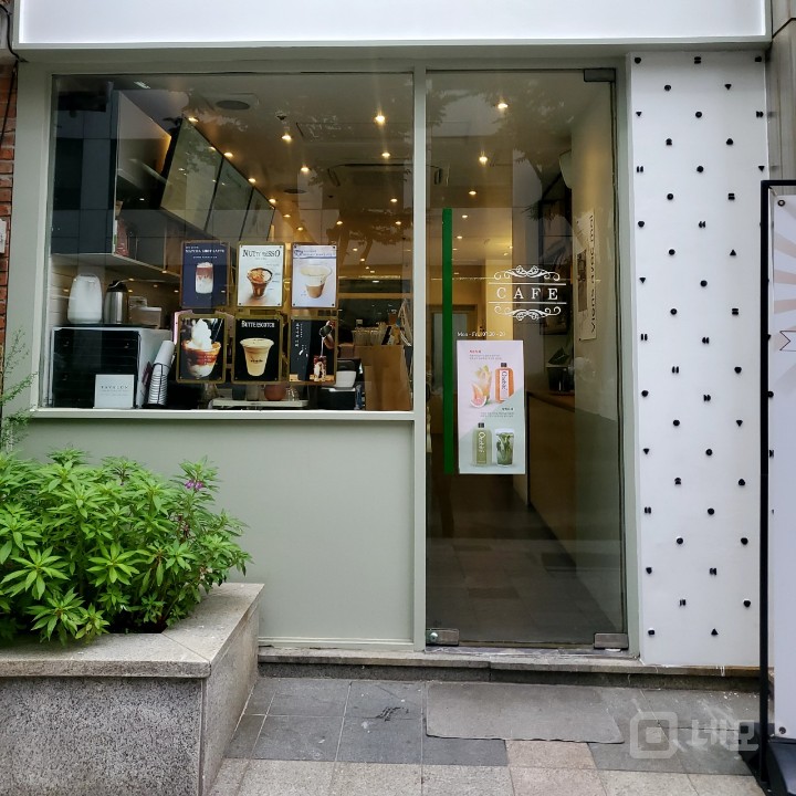 국회 맞은편 여의도 오피스 중심가 역세권 도로변 노출 상가 매물의 4번째 사진