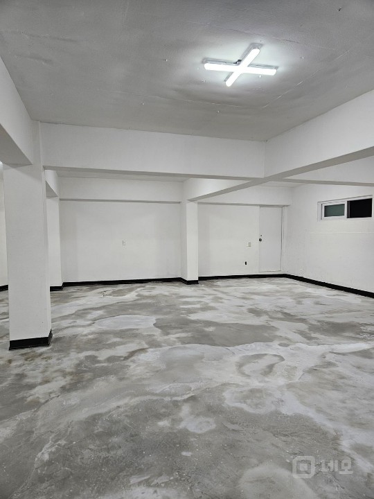 조용하고 쾌적한 방배동 지층 공간 월세 내놓습니다. 매물의 2번째 사진