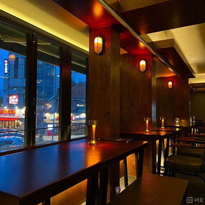 창천동 신촌역 역세권, 고급스러운 인테리어, 단골고객 많은 바 매물의 4번째 사진