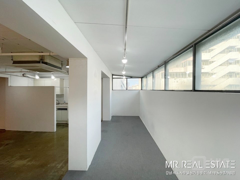 사진有.신사역8번인근.인테리어ACE.소형사무실 매물의 3번째 사진