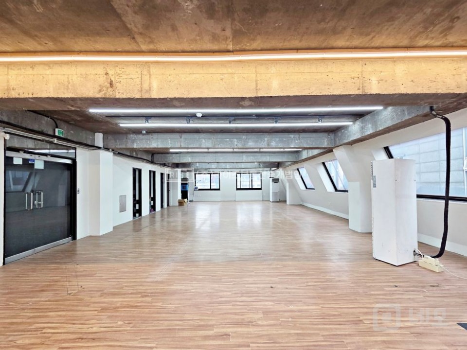 RISE 상수역합정역 인근 가성비좋은 사무실 매물의 11번째 사진