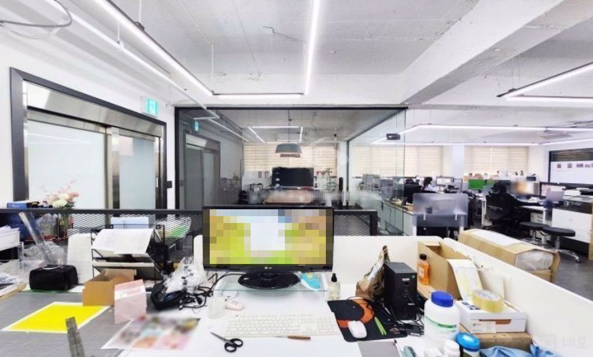성수역 도보 1분, 인테리어 완비, 가성비 사무실 매물의 1번째 사진