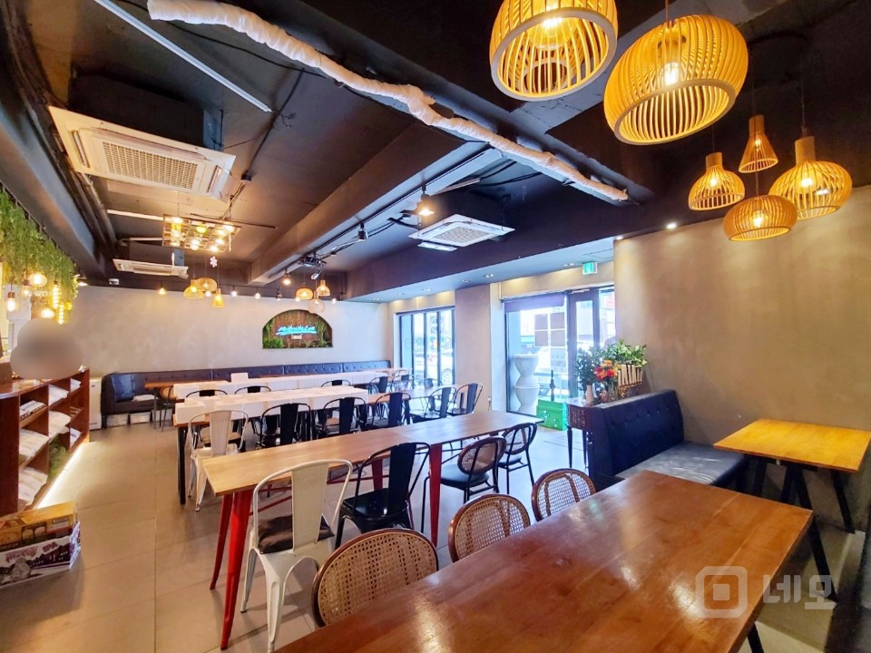 압구정역 메인거리 1층 귀한무권리 /맞은편스타벅스 매물의 5번째 사진