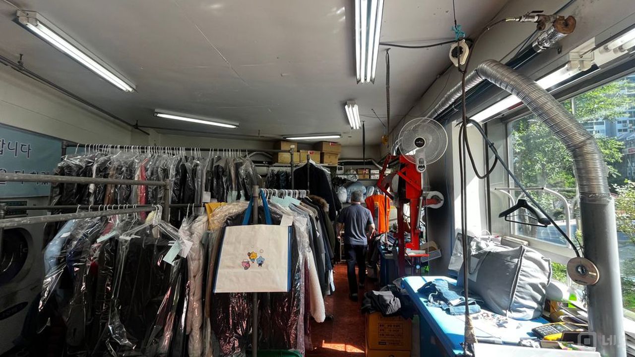 8차선 대로변 1층 상가 입니다. 광고효과 좋습니다. 매물의 7번째 사진