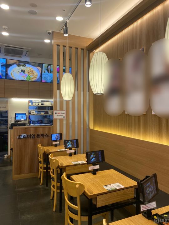 명일동 고덕역 초역세권, 깔끔한 인테리어, 주방 시설 완비된 돈까스집 매물의 1번째 사진