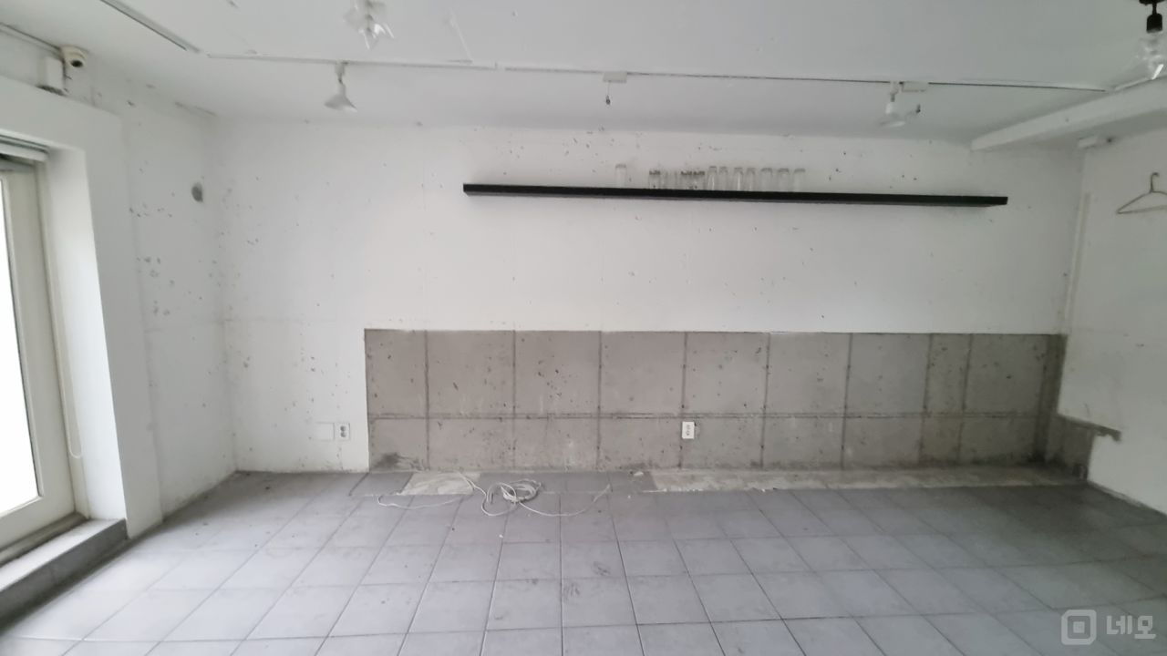 매장앞 테라스가 있어 공간활용이 좋은 상가 매물의 3번째 사진