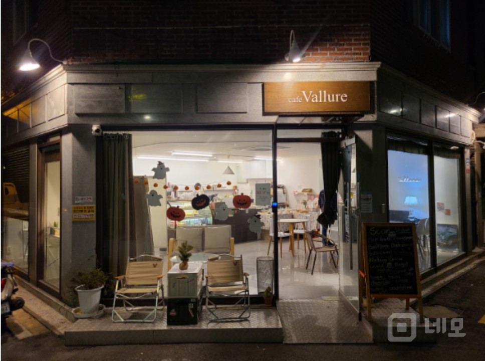 깨끗하고 햇볕잘드는 3면통유리 카페 내놓습니다! 매물의 9번째 사진