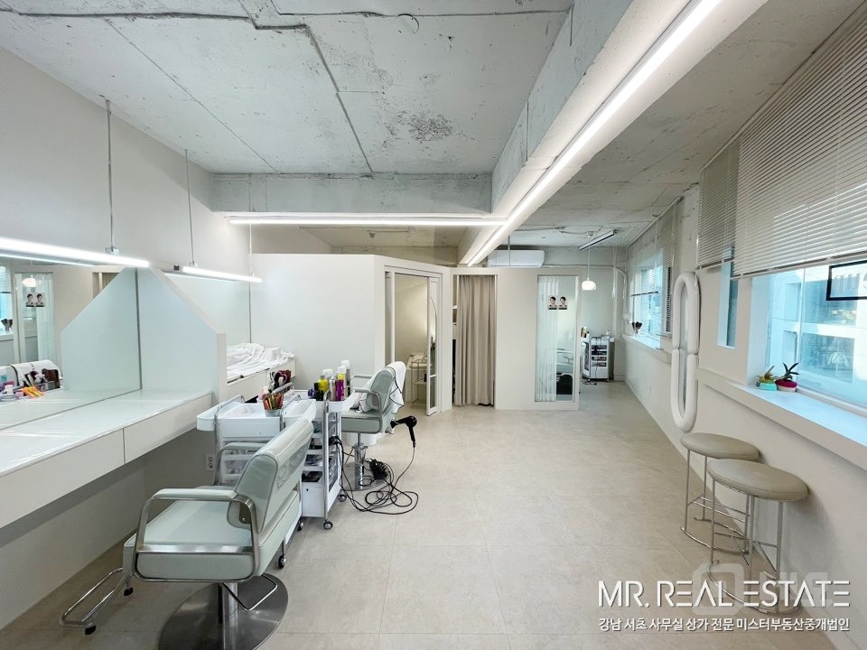 세로수길메인.중심코너.유동인구多.ACE.현뷰티샵 매물의 6번째 사진