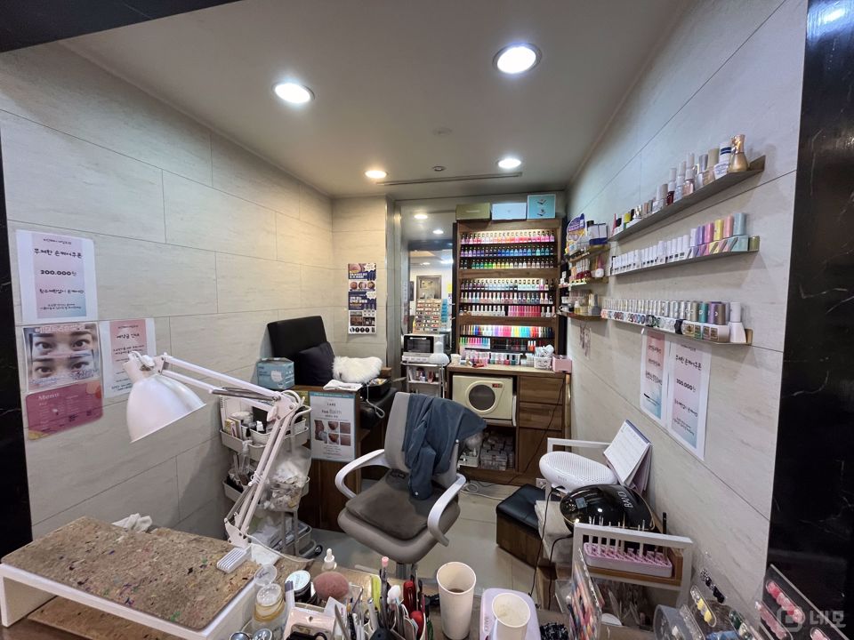 접근성 좋은 대로변에 위치한 시흥동 2층 미용실 매물의 6번째 사진