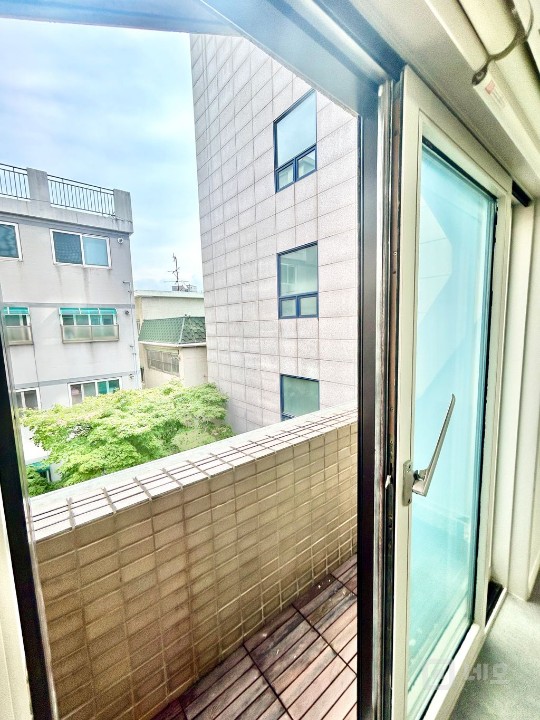 실 12평, 3층, 베란다 2개, 주차 가능, 약수역 도보 2분거리 매물의 12번째 사진