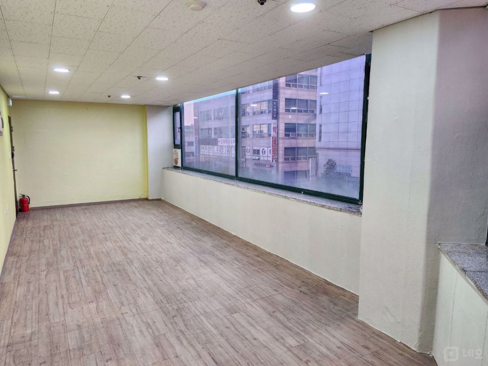용종동 대로변 코너에 위치한 접근성 용이한 사무실 매물의 3번째 사진