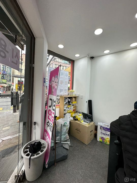 대로변 코너 1층, 은행나무시장 인근에 위치한 시흥동 이동통신점 매물의 3번째 사진